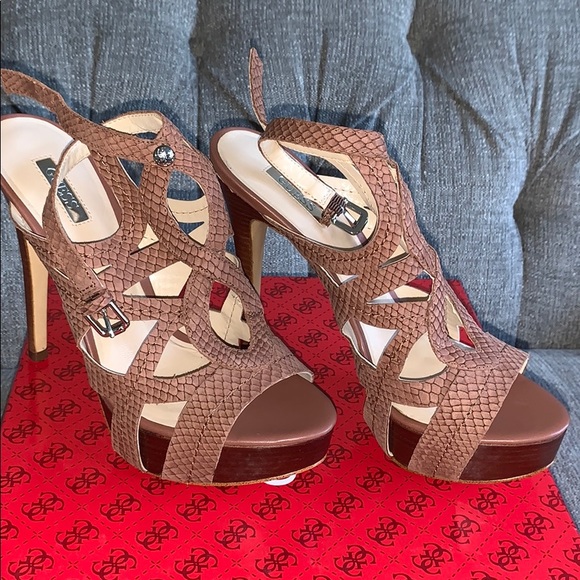 COPY - EUC Guess platform heel size 8. - Picture 2 of 4